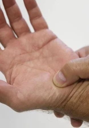 Envelhecimento e saúde óssea: especialista alerta sobre os riscos e como se prevenir